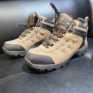 NEW, Waterproof Ozatk Trail Brown Hiking Boots